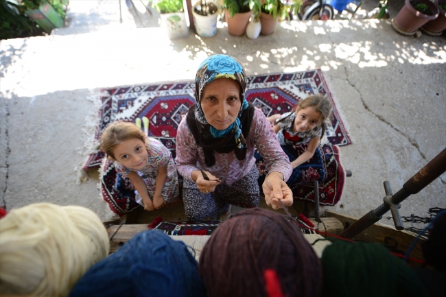 Yörük kültürünün mirası halı dokumacılığını teknolojiye inat yaşatıyor